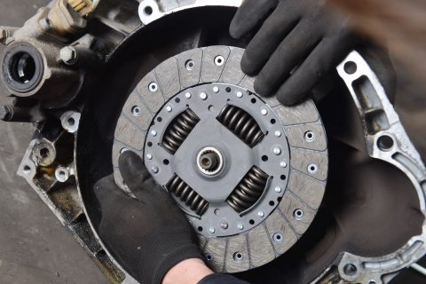 Clutch Slipping or Clutch Judder? Here’s What It Means - MOTORART AUTOS